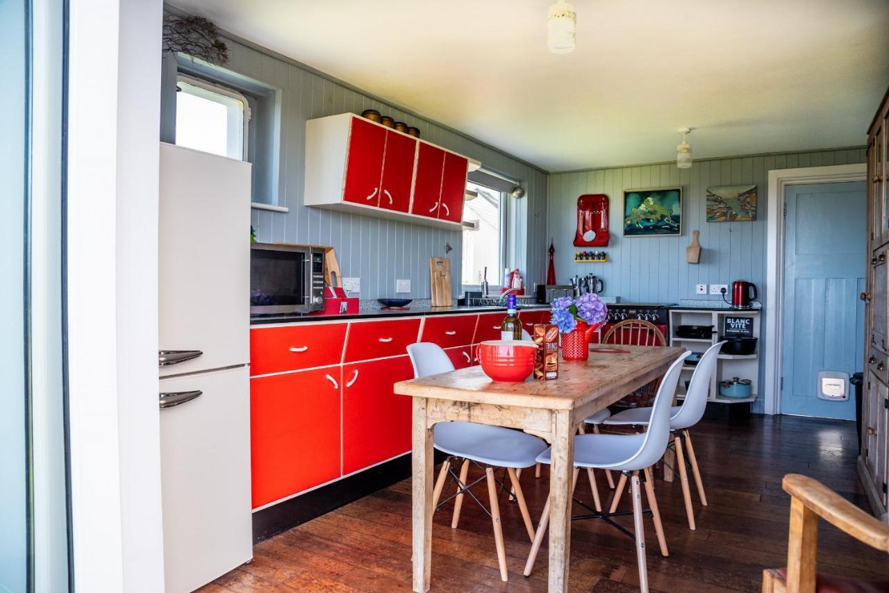Finest Retreats - Western Watch - Sea Views, Pets Accepted, Sleeps 6 Lower Boscaswell Exterior photo